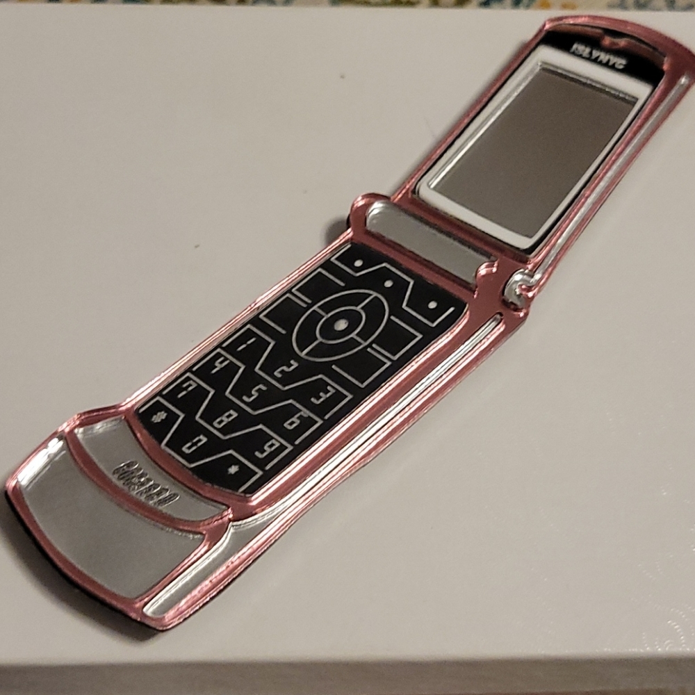 Y2K cell phone acrylic brooch